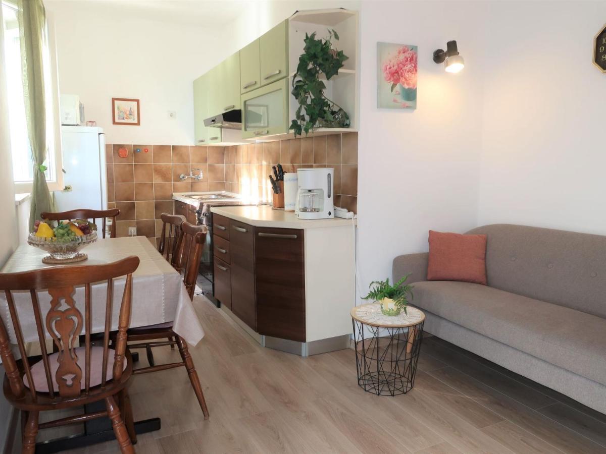 Neda - Rac134 By Interhome